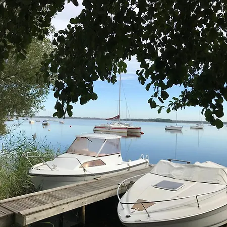Maison De Pecheurs Entre Lac Et Ocean